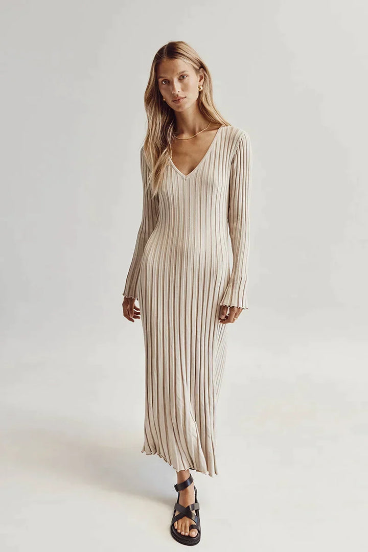 Luna™ | Elegant V-Neck Knitted Midi Dress