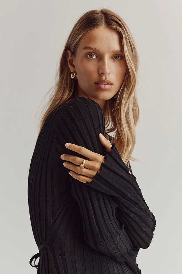 Luna™ | Elegant V-Neck Knitted Midi Dress