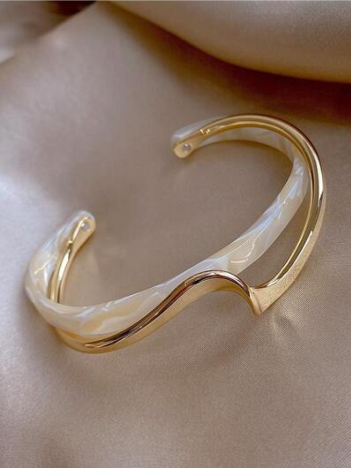 ISLA WHITE OPAL BRACELET