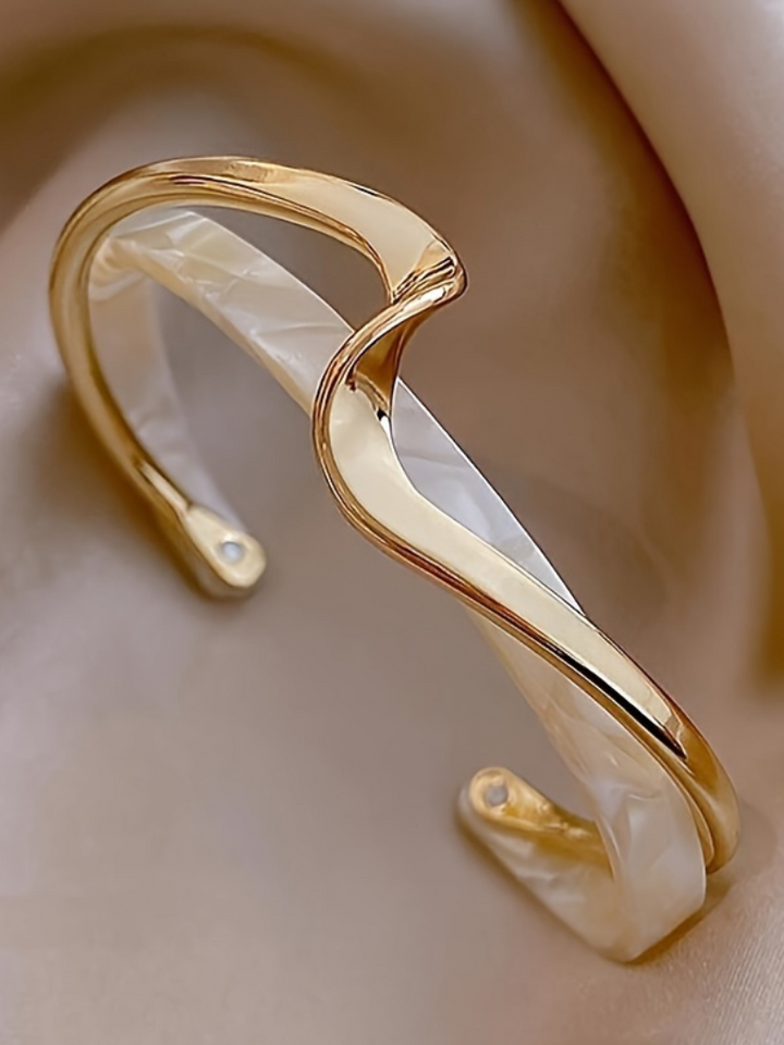 ISLA WHITE OPAL BRACELET